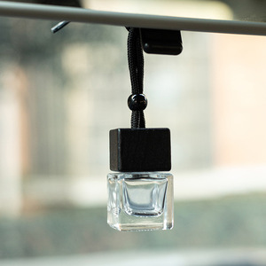 8ml tapa de madera negra vacía de lujo clásico colgante de vidrio ambientador de coche aceite esencial Perfume difusor de coche botella de vidrio artesanías - Product Image 6