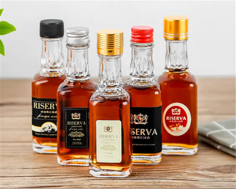 Großhandel 50ml Mini Square Liquor Flaschen Leere Whisky Weinglas flasche mit Schraub verschluss