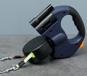 Guinzaglio retrattile doppio cane con luce a Led e sacchetti per cacca - Product Image 2