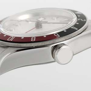 Montre mécanique automatique élégante pour homme de qualité supérieure avec cadran blanc, verre saphir, aiguilles lumineuses et fonction GMT séparée - Product Image 3