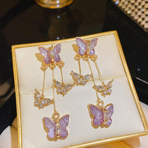 ต่างหูยาวสไตล์วินเทจคุณภาพสูง เครื่องประดับแฟชั่นผู้หญิงรูปผีเสื้อประดับมุกและพู่ห้อย พร้อมเพชรซิร์คอน - Product Image 2