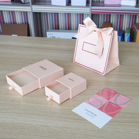Boîte de présentation de bijoux personnalisée emballage avec pochette pour bracelets petits sacs en papier pour sac à bijoux boîte de papier d'emballage de bijoux cadeau