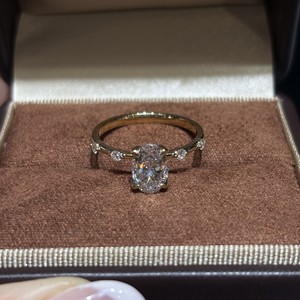 Anello di Fidanzamento e Matrimonio Personalizzato in Oro Massiccio 10k 14k 18k con Diamante Ovale Certificato IGI D VVS Coltivato in Laboratorio CVD/HPHT - Product Image 5
