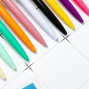 Stylos à bille multicolores personnalisés en vrac, stylos promotionnels en plastique pour le bureau et l'école avec logo pour les salons professionnels - Product Image 3