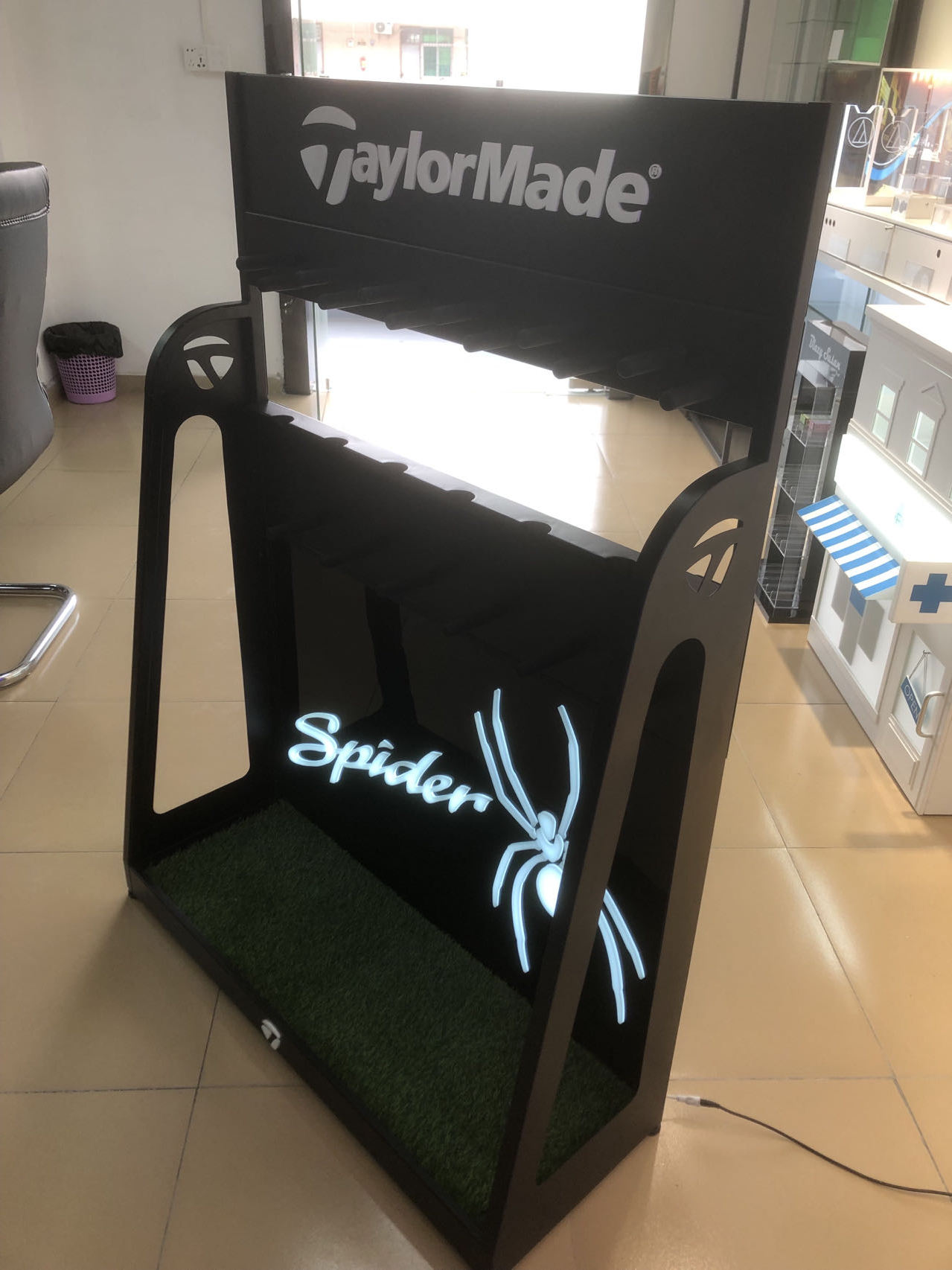 Heavy Duty Multi-functional Golf Club & Pole Display Rack with Square Metallic Shelf for Supermarket Retail Stores — view 2