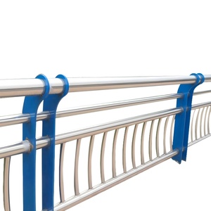 מעקה בטיחות מפלדה Q235 להגנה מפני פגיעות בדרכים, מחסום בטיחות כבישים, כחול + לבן, רפלקטיבי ברמת הנדסה - Product Image 3