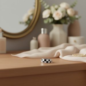 Pendientes Huggie Ashs Eamce de Oro Blanco con Zirconia Geométrica en Engaste de Bisel, Joyería Clásica de Moda Unisex - Product Image 2