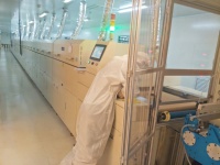 Four tunnel continu à convoyeur - Contrôlé par PLC - Moteurisé pour séchage et durcissement automatisés dans les lignes de production