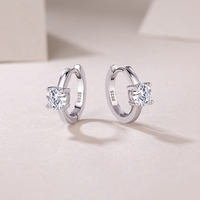 Boucles d'oreilles créoles en argent sterling 925 avec moissanite 1 carat pour femme, boucles d'oreilles solitaires Huggie en moissanite taille brillant rond 0,5 carat