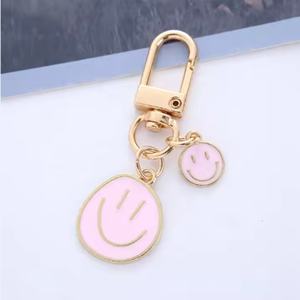 Oferta Especial: Llavero de Metal Esmaltado con Colgante de Cara Sonriente para Mujer - Product Image 4