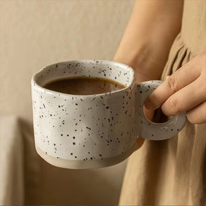 Mug en céramique de luxe nordique en gros, tasse à café ou à thé, design floral, anse en forme d'anneau, écologique, cadeau d'affaires - Product Image 6