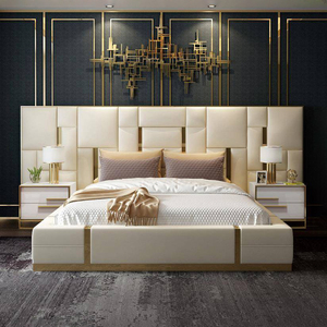 Letto Matrimoniale di Lusso in Pelle Design Italiano, Set di Mobili per Camera da Letto, Struttura in Legno, Letto Imbottito Moderno per Camera Padronale - Product Image 1