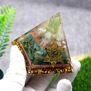 <b>Crystal</b> <b>Chip</b> Pyramid Resin Epoxy Craft Desktop Ornament Home Decoration Green Three-Story Tower Internal Engraving - Product Image 4