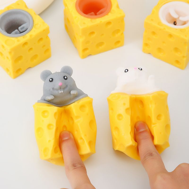 Souris à grignoter le fromage