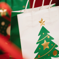 Sacs en papier kraft blancs de luxe personnalisés en gros, bon marché, avec poignées, pour cadeaux de Noël, fêtes, oreillers et parapluies