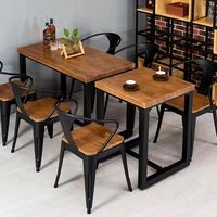 Table à manger carrée en bois massif avec structure métallique, ensemble de chaises de restaurant de style industriel pour usage extérieur