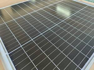 Panneau solaire 550 Watts HL Ae Panneaux solaires avec 550 W <span class=keywords><strong>Max</strong></span>. Puissance N-Type Perc Topcon HJT Couvercle avant en verre OEM Power Cadre en aluminium - Product Image 4