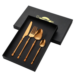 Ensemble de couverts en acier inoxydable doré à manche courbé, 4 pièces, couteau à steak, fourchette, cuillère, couverts modernes de style occidental avec boîte cadeau personnalisée - Product Image 1