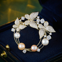 Broche populaire en laiton, broche fleur dorée, broche en cristal pour femme, vente en gros de Chine en vrac