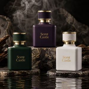 Botella de Perfume Cuadrada de Vidrio de Lujo de 100 ml de Buena Calidad con Detalles en Dorado y Pulverizador de Presión - Product Image 1