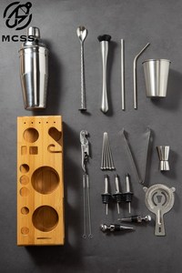 Ensemble de fabrication de <span class=keywords><strong>cocktails</strong></span> professionnels directs de 9 pièces <span class=keywords><strong>Kit</strong></span> de barman haut de gamme avec outils de barre Martini Shaker en métal durables - Product Image 4
