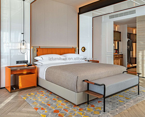 Cama de Hotel Estándar de 3 Estrellas, Precio Económico al por Mayor, Cama Tapizada Personalizable Tamaño King/Queen con Mesita de Noche, Cabecera y Otomana - Product Image 2