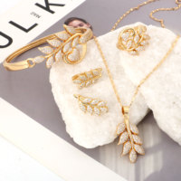 NYH Bijoux en Gros, Nouveauté Ensemble de Bijoux 4 Pièces en Alliage de Cuivre Plaqué Or, Motif Feuille de Monstera, Style Minimaliste, Tendance et Luxe pour Femme