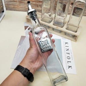 250ml 500ml 1000ml Bouteilles d'<span class=keywords><strong>huile</strong></span> en verre vides avec couvercle pour usage en cuisine Bouteille d'emballage en verre liquide épicé avec <span class=keywords><strong>bec</strong></span> <span class=keywords><strong>verseur</strong></span> Ulk Sale - Product Image 1