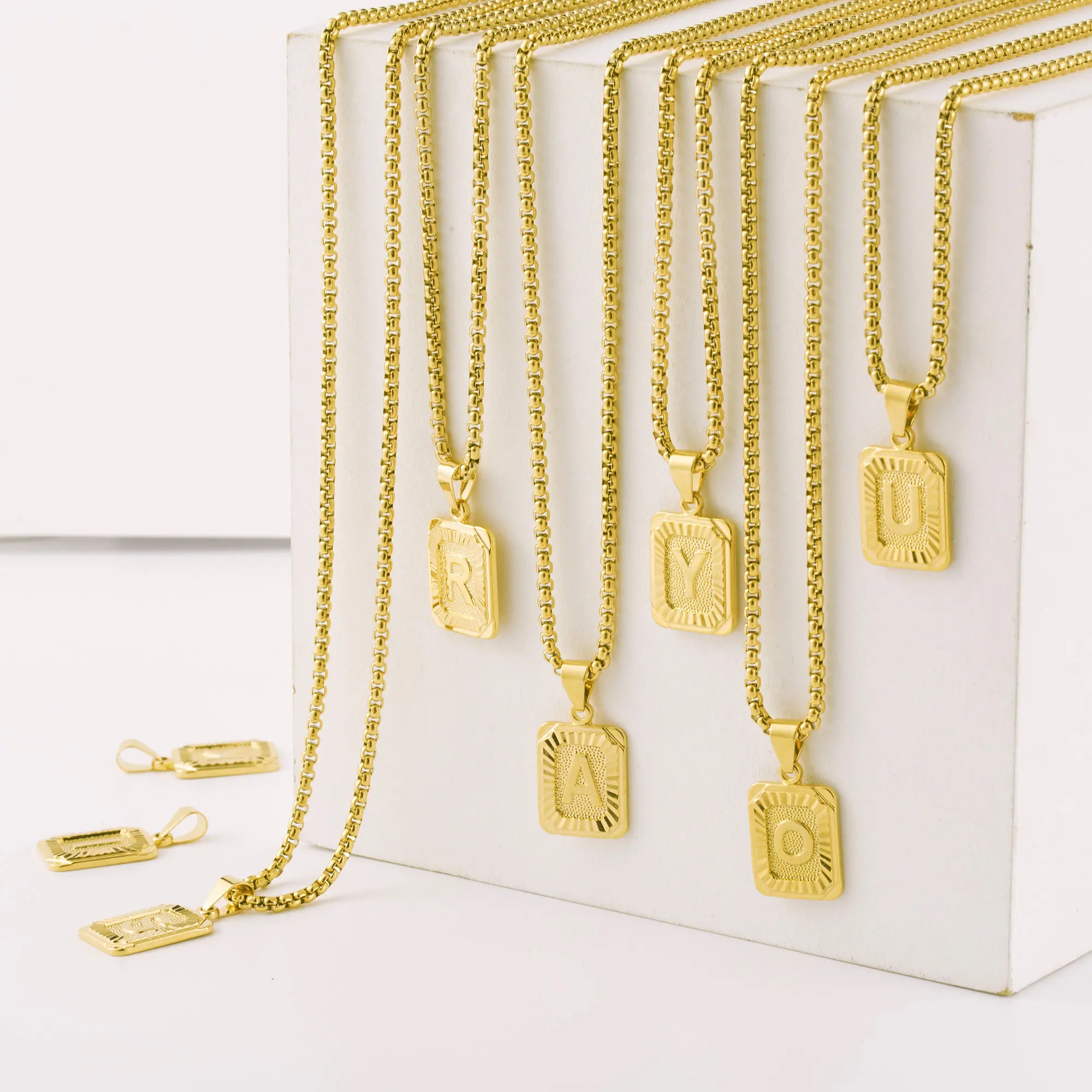 2020 Männer Charme vergoldete Choker Kette geometrische Namensschild 26 Buchstaben Initial Alphabet Halskette für Frauen