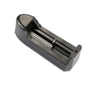 Chargeur universel pour batteries au lithium 18650, entrée 3.7-4.2V, dispositif de charge de batterie 100-240V - Product Image 1