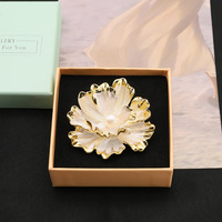 Broche en perle d'eau douce faite à la main pour les amateurs de bijoux artisanaux, design unique, cadeau artisanal pour elle, décoration élégante