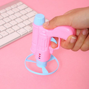 Pistola de juguete de plástico para niños con platillos voladores, juego al aire libre para edades de 4 a 7 años - Product Image 3