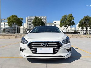 Modèle 2018, berline intelligente GLS automatique 1,8 L, d'occasion mais en excellent état, avec sièges en similicuir et arrière pour Hyundai Mistra - Product Image 2