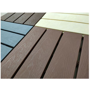 Carreaux de sol en plastique PP intérieur grain de bois bricolage dans les lieux de loisirs - Product Image 1