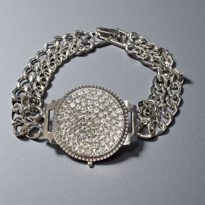 Bracelets élégants en forme de montre à double chaîne incrustés de strass, logo personnalisé tendance, cadeau de luxe, bijoux en alliage de lune tendance pour femmes - Product Image 1