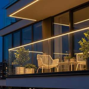 Accessoires de garde-corps de balcon <span class=keywords><strong>en</strong></span> verre à canal <span class=keywords><strong>en</strong></span> U avec éclairage LED, Système de garde-corps <span class=keywords><strong>en</strong></span> verre sans cadre noir moderne personnalisé pour escalier et terrasse - Product Image 4