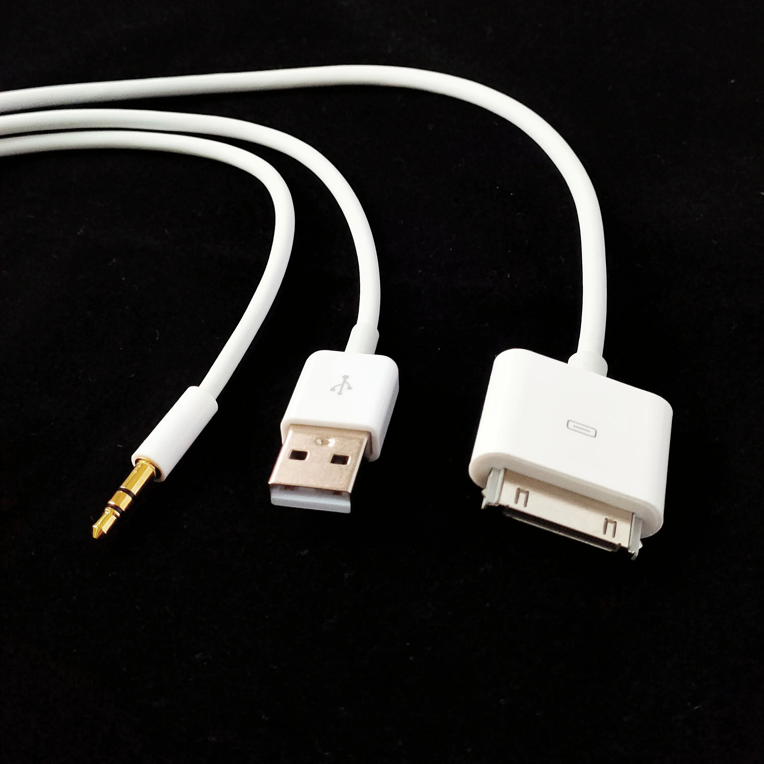 30pin Dock To 3.5mm Car AUX Audio USB charger Cable For iPhone 3G 4G iPod Touch 1.50meter