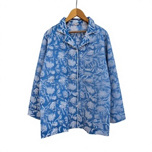Ensemble de pyjama pour homme à manches longues à imprimé floral bleu, tissu tissé 100% coton, vêtements de nuit décontractés d'été avec poche, cadeau pour elle - Product Image 4