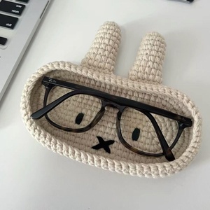 Kit <span class=keywords><strong>de</strong></span> Matériaux DIY en Fil <span class=keywords><strong>de</strong></span> Coton Fait Main pour Crochet et Tissage – Boîte <span class=keywords><strong>de</strong></span> <span class=keywords><strong>Rangement</strong></span> pour Lunettes Lapin Ours – Cadeau pour Couple - Product Image 1