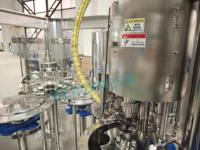 Ligne de production de machines de remplissage et d'emballage automatiques de bouteilles en plastique PET PLA pour petites entreprises, pour l'eau potable, les sodas et les liquides