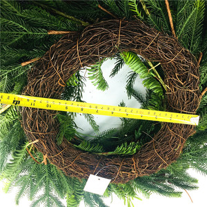 مجموعة تزيين الباب الأحمر زهرة التوت إكليل عيد الميلاد الاصطناعي - Product Image 6