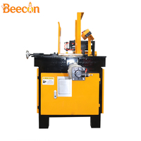 Machine automatique de fabrication de ruches pour le travail du bois : fraisage du cadre et levage de la ruche en une seule opération