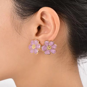 Boucles <span class=keywords><strong>d</strong></span>'oreilles en émail multicolores, clous en forme de camélia avec bordure dorée, bijoux hypoallergéniques pour femmes - Product Image 4