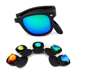 <span class=keywords><strong>Occhiali</strong></span> <span class=keywords><strong>da</strong></span> <span class=keywords><strong>sole</strong></span> pieghevoli <span class=keywords><strong>Wayfarer</strong></span> Protezione UV400 Montatura in plastica portatile Leggeri per viaggi, spiaggia, attività all'aperto - Product Image 2