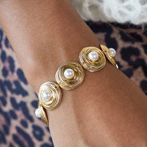 Bracelet en perles rondes dorées, imitation perle, serti de pierres, design géométrique, bijoux cadeau - Product Image 2