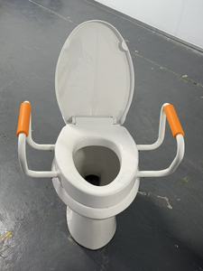 Sedile WC Moderno Rotondo Rialzato con Coperchio, Maniglie di Sicurezza, Copertura per WC in Plastica - Product Image 2