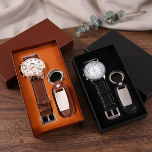 Set de Regalo de Reloj de Cuero Hecho <span class=keywords><strong>a</strong></span> <span class=keywords><strong>Mano</strong></span> Minimalista <span class=keywords><strong>para</strong></span> Profesionales de Negocios, <span class=keywords><strong>Regalos</strong></span> Exquisitos <span class=keywords><strong>para</strong></span> <span class=keywords><strong>el</strong></span> Dí<span class=keywords><strong>a</strong></span> <span class=keywords><strong>del</strong></span> <span class=keywords><strong>Padre</strong></span> y Clientes con Llavero de Papel - Product Image 2