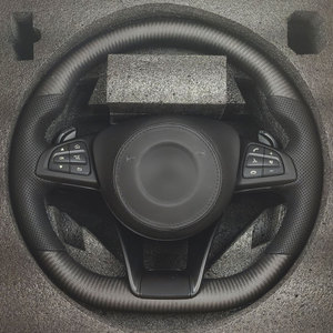 Volant sport en cuir personnalisé avec finition carbone mate pour <span class=keywords><strong>Mercedes</strong></span> CLA Classe C Classe E CLS W205 W213 W222 - Product Image 2