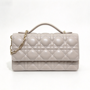 Bolso de Hombro de Cuero Genuino para Mujer, Estilo Minimalista con Detalle de Cadena y Bolsa Redonda, Opciones en Marrón y Rosa, para Uso Diario en Todas las Estaciones - Product Image 5