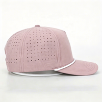 Casquette Snapback à 6 panneaux perforée à visière plate avec logo en caoutchouc personnalisé, en polyester, réglable, pour le sport et l'extérieur au quotidien